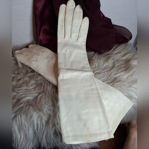 Vintage Van Raalte True Vintage White Leather Silk Lined Mid Length Gloves 7